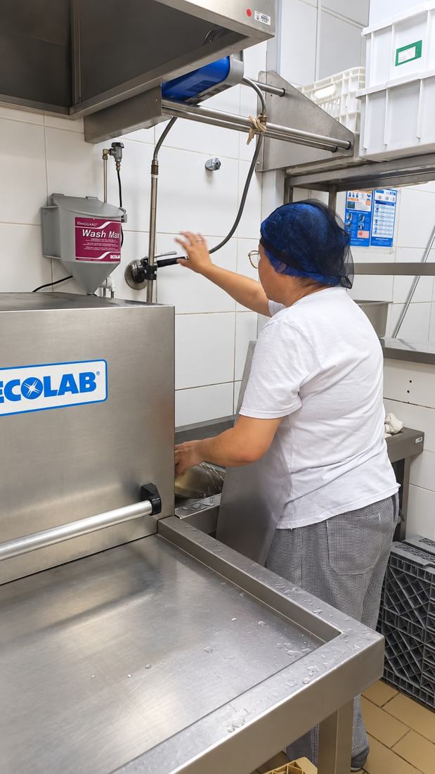 Higienização de utensílios na cozinha