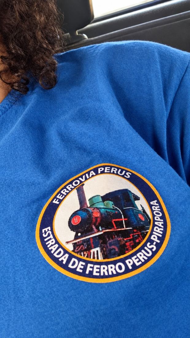 Emblema da Ferrovia Perus-Pirapora no uniforme