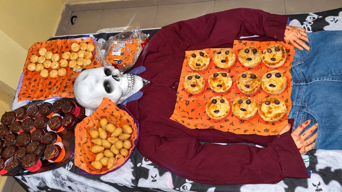 Mesa de aperitivos de Halloween