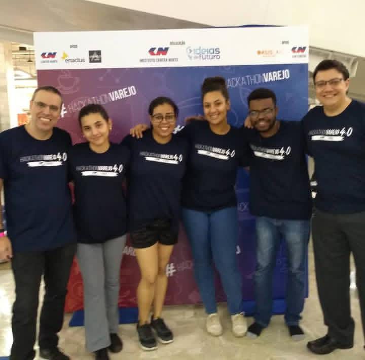 Equipe no Hackathon Varejo de 2019